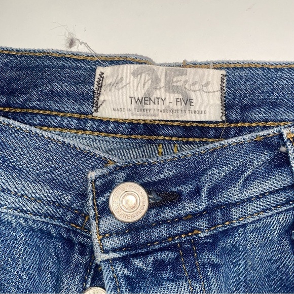 NWOT WE THE FREE MAGGIE MID RISE DISTRESSED JEANS FREE PEOPLE POPULAR BRAND - Picture 7 of 15